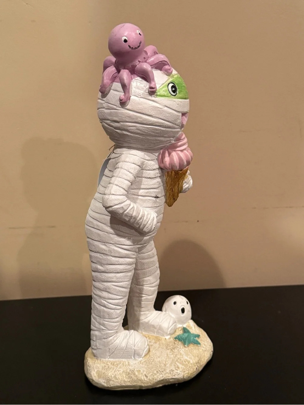 Cute Mummy Figurine with Ice Cream & Seaside figures Halloween